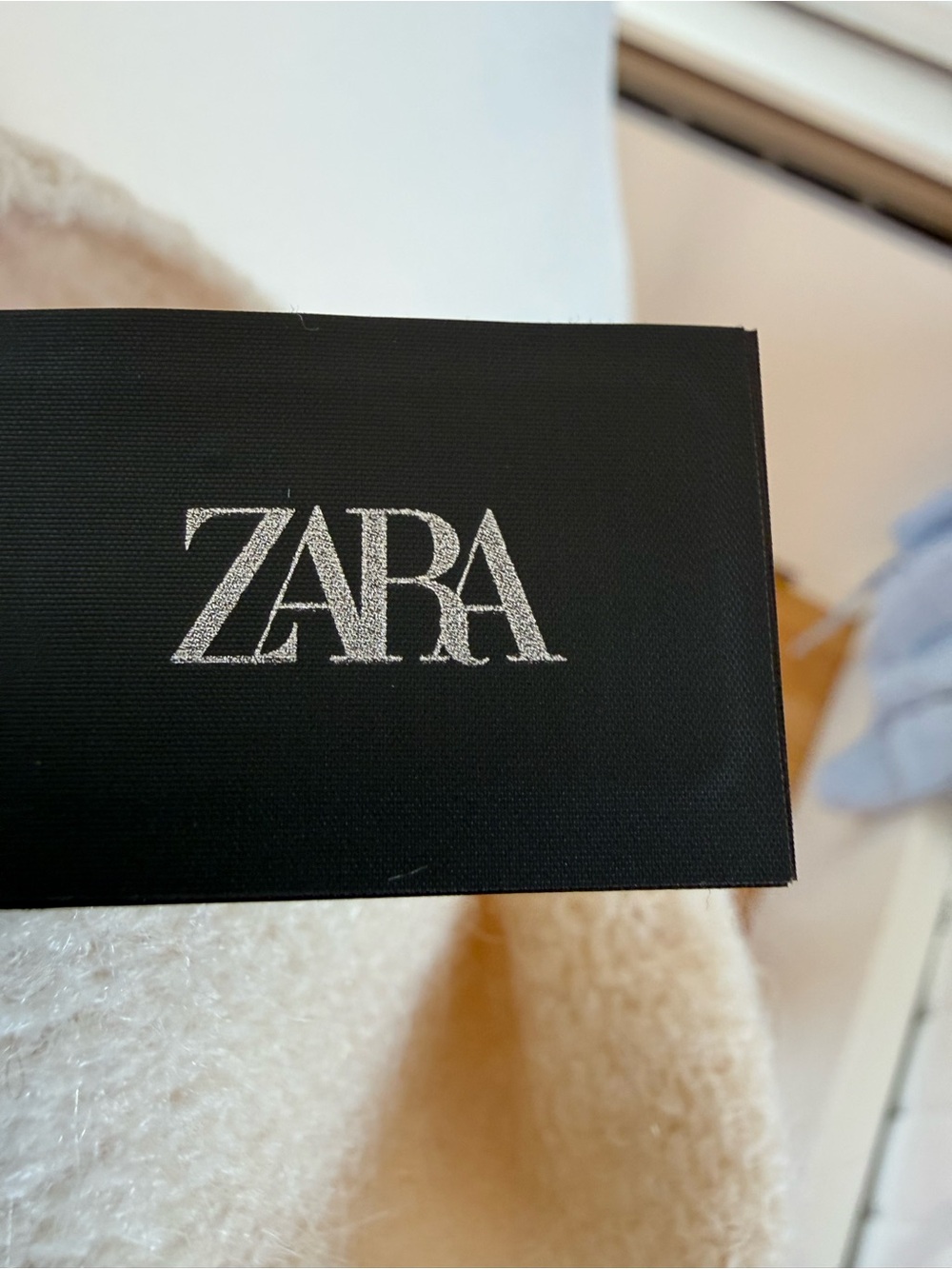 Zara Black Logo hat, scarf and gloves - Picture 8 of 8